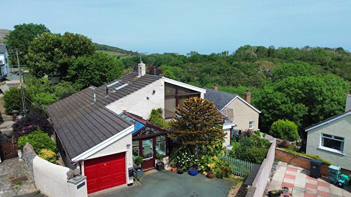 4 Bedroom Detached House For Sale In Pen Y Parc, Penrhynside, LL30
