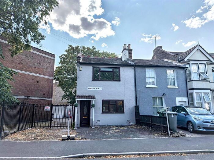 3 Bedroom End Terrace House For Sale In Idmiston Road, London, E15