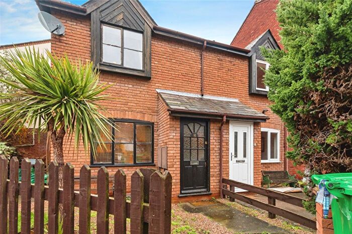 1 Bedroom Semi Detached House For Sale In Quayside Close, Nottingham, Nottinghamshire, NG2