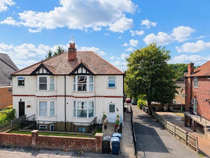 2 Bedroom Apartment For Sale In West Wycombe Road, High Wycombe, Buckinghamshire, HP12