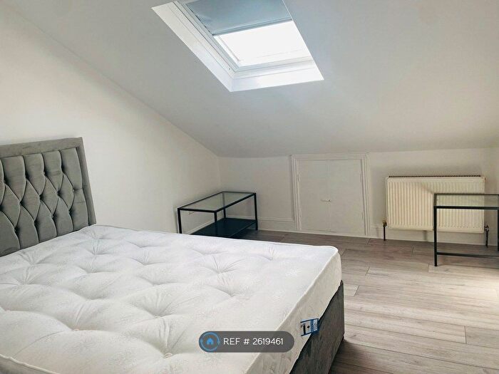 3 Bedroom Flat To Rent In Seven Sisters Road, London, N4