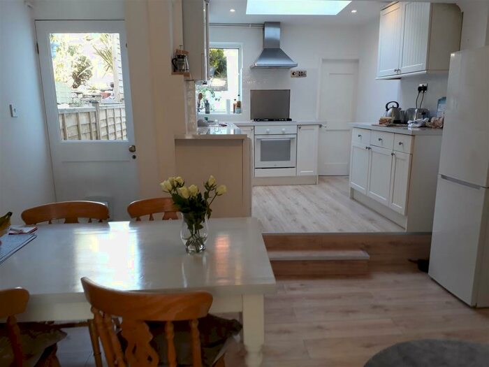 3 Bedroom House For Sale In Fellows Road, Cowes, PO31