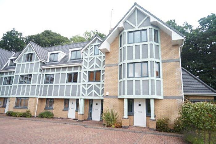 2 Bedroom Flat To Rent In Lauren House, Manchester, M22