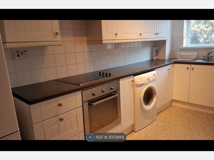 2 Bedroom Flat To Rent In Rowan Court, Kingston Upon Thames, KT2