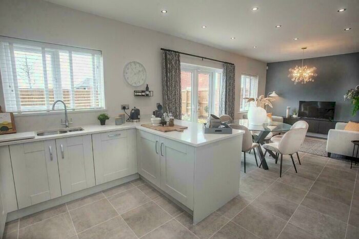 4 Bedroom Detached House For Sale In Manchester Road Heywood, OL10
