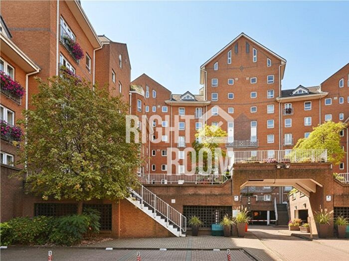 2 Bedroom Flat To Rent In Two Bed Flat, Hera Court, London, E14