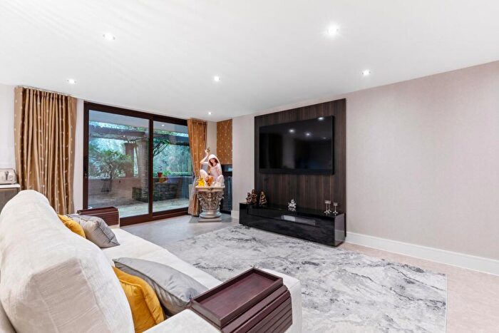 3 Bedroom Flat For Sale In Chasewood Park, Sudbury Hill, Harrow, HA1