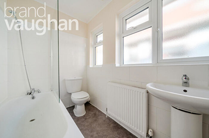 2 Bedroom Bungalow To Rent In Park Crescent, Portslade, Brighton, East Sussex, BN41