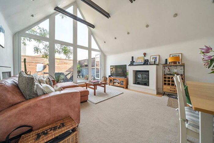 2 Bedroom Flat For Sale In Renfrew Road, Kennington, London, SE11