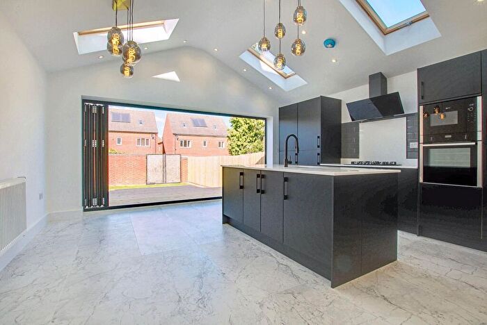 3 Bedroom Semi-Detached House For Sale In Swithland Avenue, Leicester, LE4