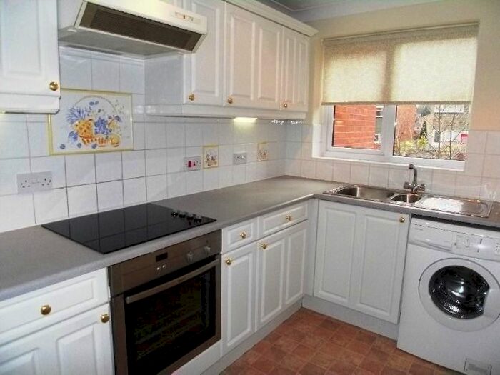 2 Bedroom Flat To Rent In Regency Court, - Hinckley Road, Leicester, LE3