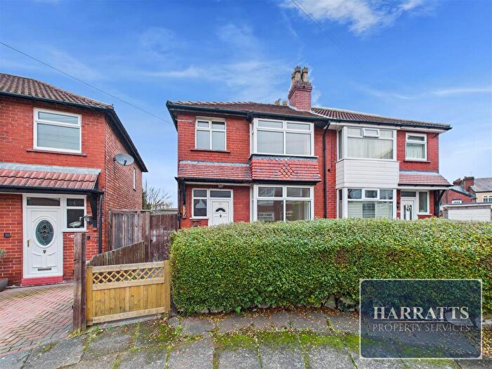3 Bedroom Semi Detached House For Sale In Trevor Grove, Stockport, SK1