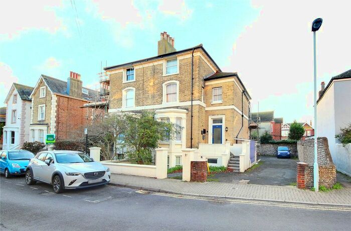 1 Bedroom Flat To Rent In Grafton Road, Worthing, West Sussex, BN11