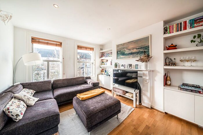 2 Bedroom Flat To Rent In St. Luke's Avenue, Clapham, SW4