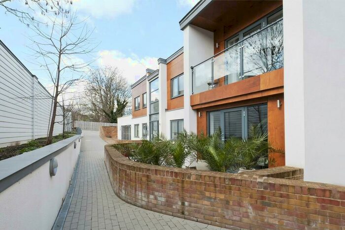 2 Bedroom Apartment To Rent In Gipsy Road, West Norwood, London, SE27