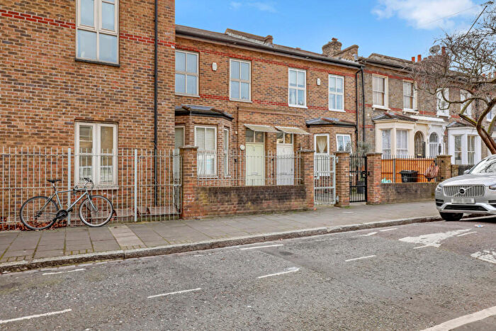 3 Bedroom House To Rent In Annis Road, London, E9