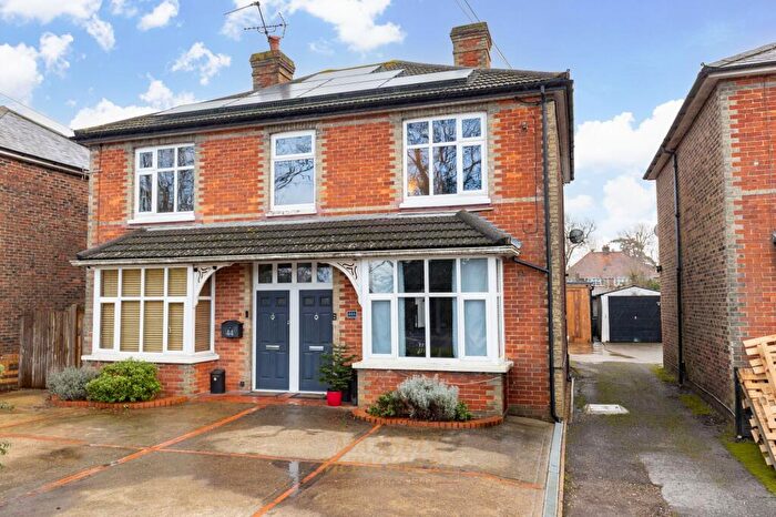 2 Bedroom Maisonette For Sale In Brighton Road, Horley, RH6