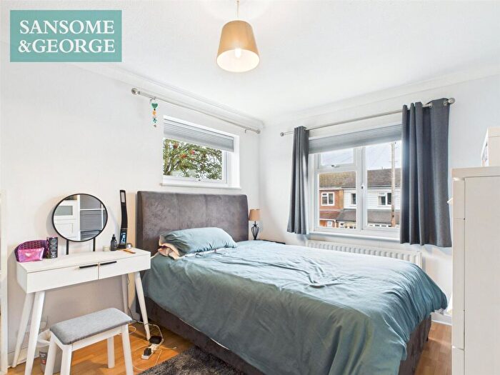 3 Bedroom End Of Terrace House For Sale In Meadow Way, Theale, Reading, Berkshire, RG7