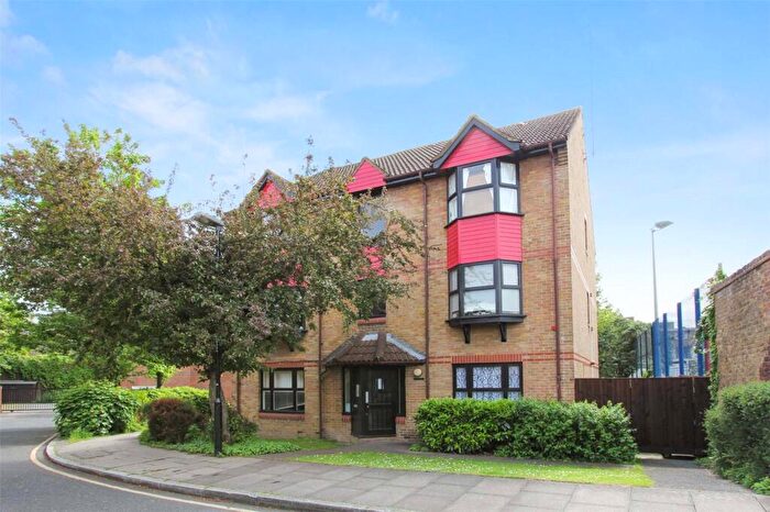 1 Bedroom Apartment To Rent In Coopers Close, London, E1