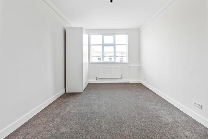 3 Bedroom Flat To Rent In Flat Digby Works, E9