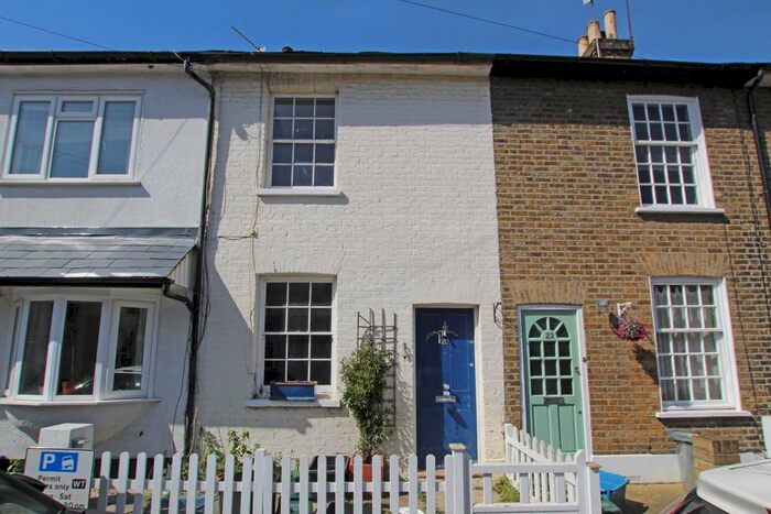 2 Bedroom Property To Rent In May Road, Twickenham, TW2