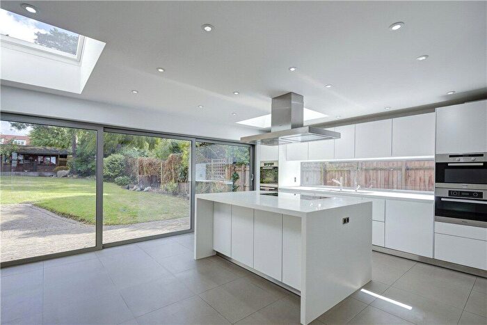 5 Bedroom Detached House To Rent In The Fairway, KT3