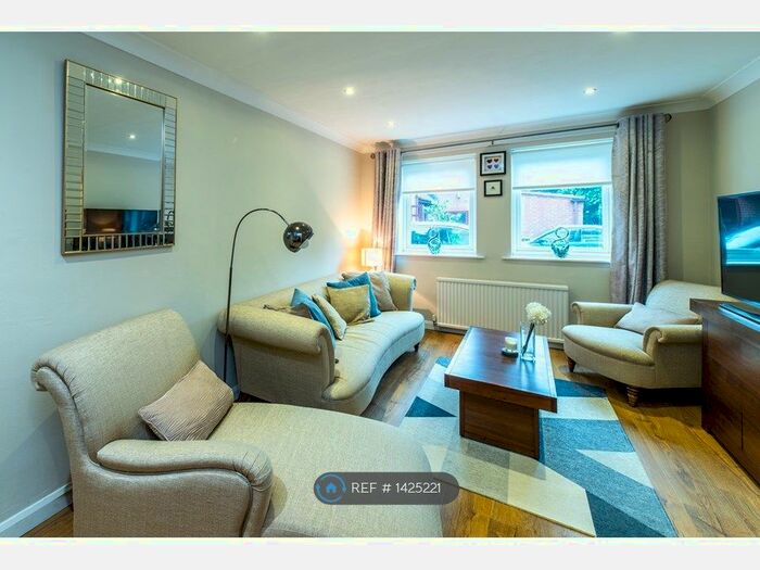 2 Bedroom Semi-Detached House To Rent In Pelham Cottages, Nottingham, NG7