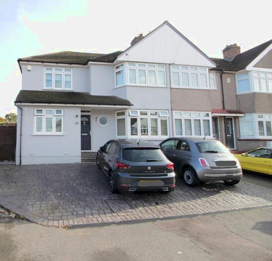 4 Bedroom End Of Terrace House To Rent In Murchison Avenue, Bexley, Kent, DA5