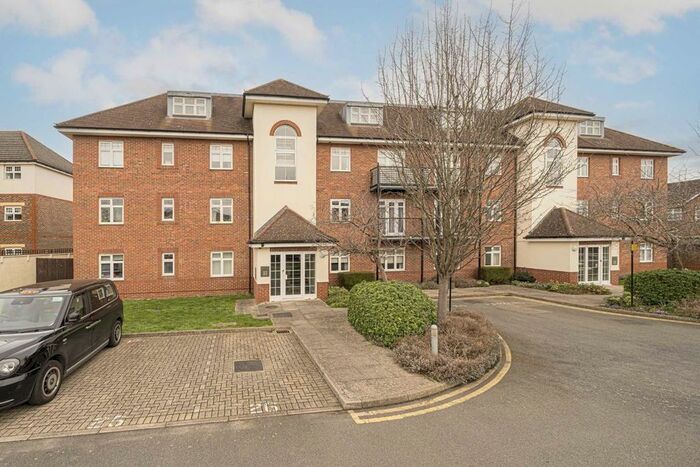 4 Bedroom Flat To Rent In Staines Road East, Sunbury-On-Thames, TW16