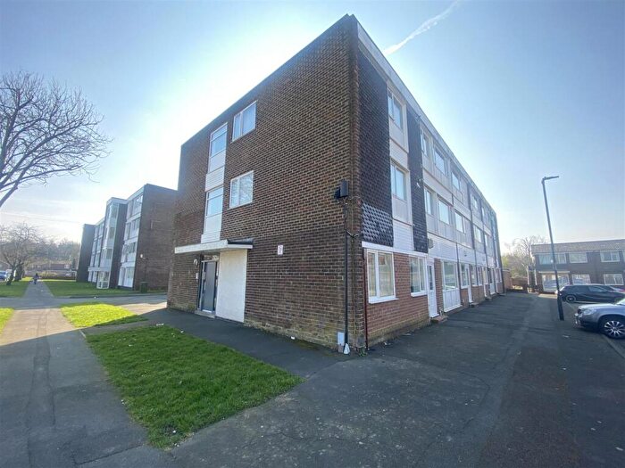 2 Bedroom Flat For Sale In Boston Court, Forrest Hall, Newcastle Upon Tyne, NE12