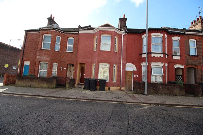 1 Bedroom Flat To Rent In , LU1