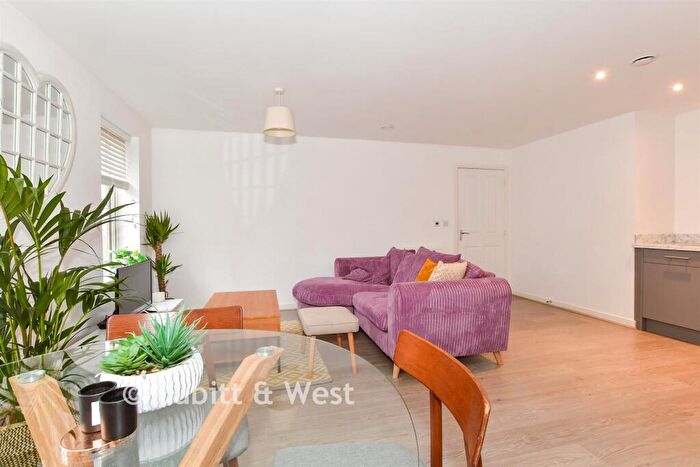 2 Bedroom Apartment For Sale In Dowlen Close, Crawley, West Sussex, RH10