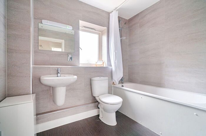 1 Bedroom Flat For Sale In King William Close, Chichester, PO19