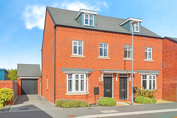 3 Bedroom Semi-Detached House For Sale In Wakelin Way, Lichfield, WS13