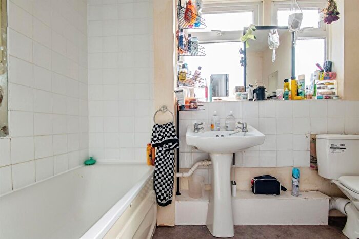 3 Bedroom End Of Terrace House For Sale In Cheaton Close, Leominster, HR6