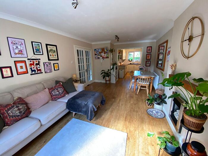 2 Bedroom Apartment To Rent In Highthorne Court, Leeds, West Yorkshire, LS17