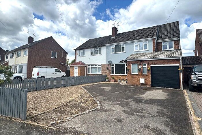 5 Bedroom Semi-Detached House For Sale In Anglesey Avenue, Farnborough, Hampshire, GU14