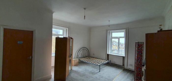 Studio To Rent In Duckworth Lane, Bradford, BD9
