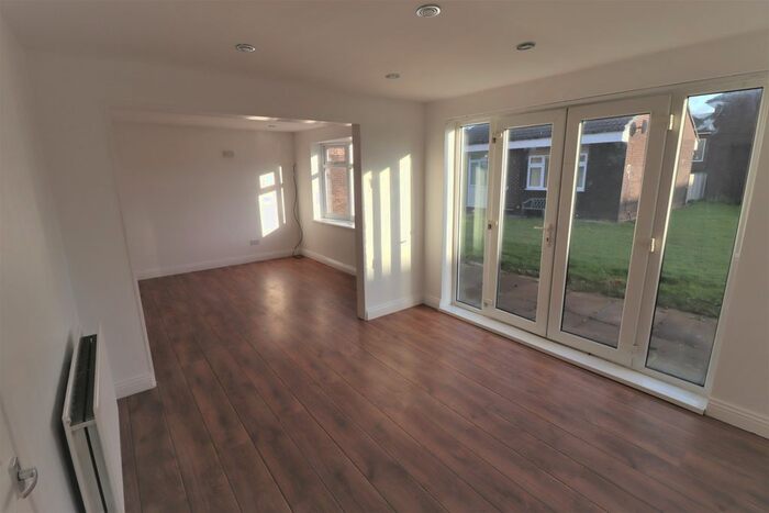 3 Bedroom Semi-Detached House To Rent In Oakerside Drive, Peterlee SR8