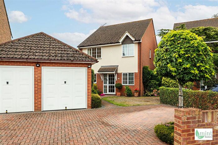 4 Bedroom Detached House For Sale In Common Lane, New Haw, KT15