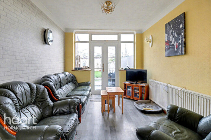 3 Bedroom Terraced House For Sale In Abbs Cross Lane, Hornchurch, RM12