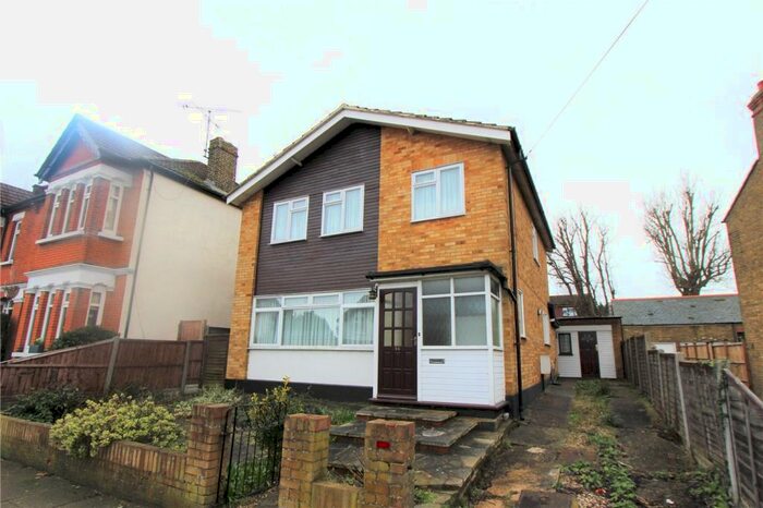 4 Bedroom Detached House To Rent In Eastwood Lane South, Westcliff-on-Sea, Essex, SS0