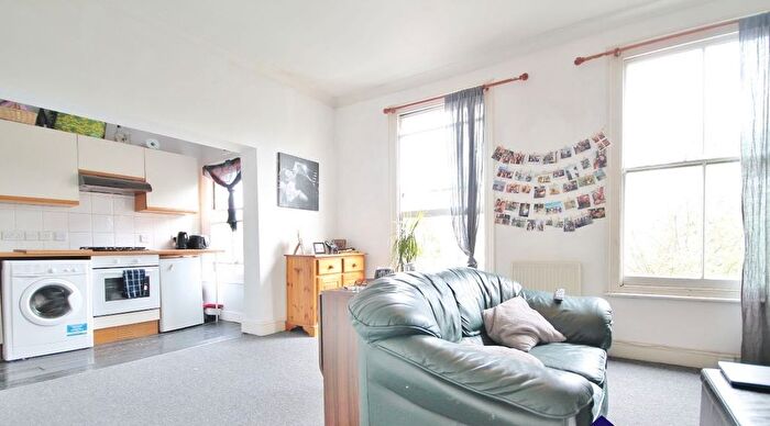1 Bedroom Flat To Rent In Southgate Road, London, N1