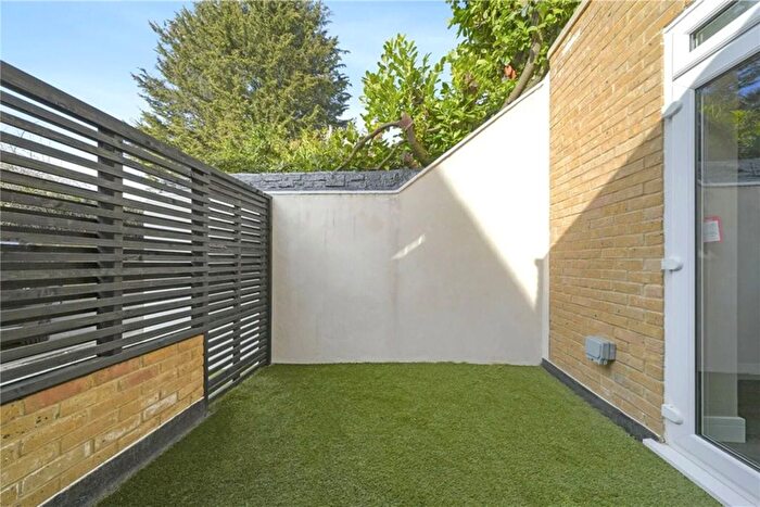 1 Bedroom Flat To Rent In High Road, North Finchley, London, N12