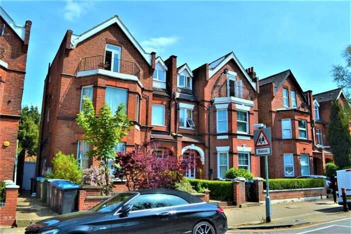 Studio To Rent In Park Avenue, Willesden Green, London, NW2