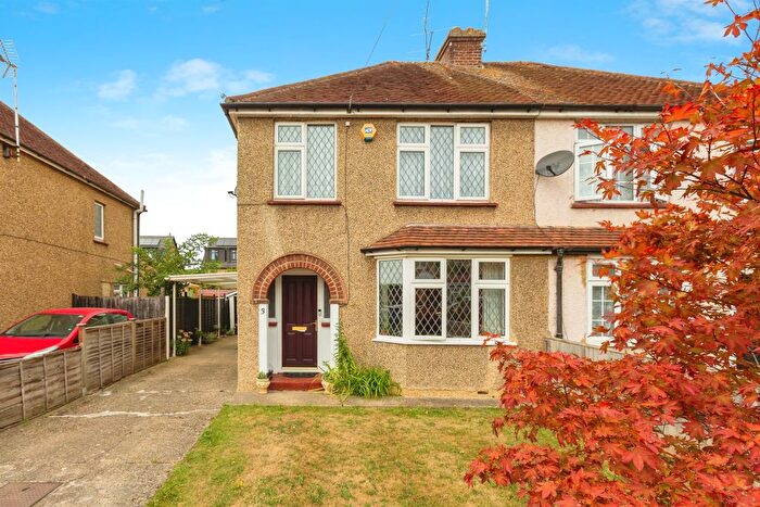 3 Bedroom Semi-Detached House For Sale In Alvista Avenue, Taplow, Maidenhead, SL6