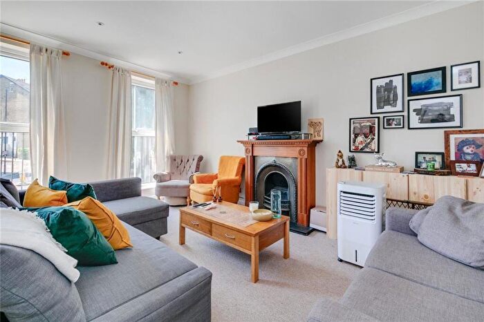 1 Bedroom Flat To Rent In Battersea Rise, London, SW11