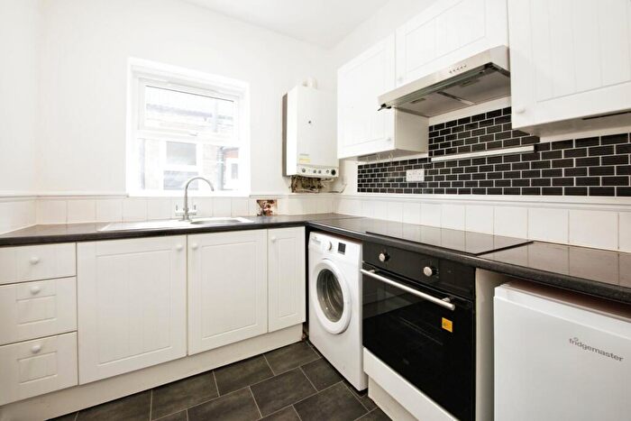 2 Bedroom Apartment To Rent In Kettlebaston Road, E10