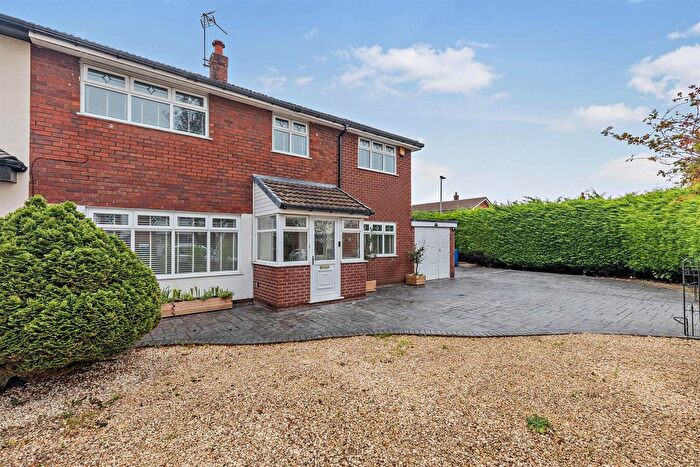 4 Bedroom Semi-Detached House For Sale In Spencer Road, Wigan, WN1