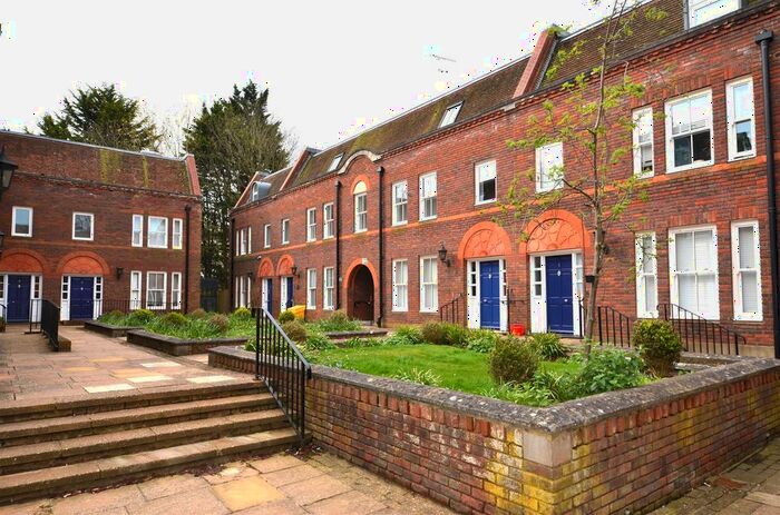 1 Bedroom Flat To Rent In Oxford Road, Aylesbury, HP19